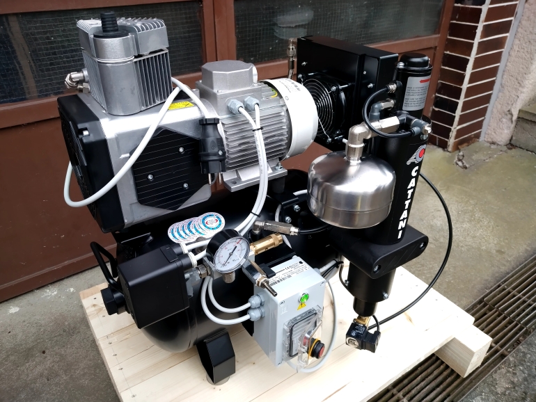 Bezolejový kompresor se sušičkou Cattani AC100
