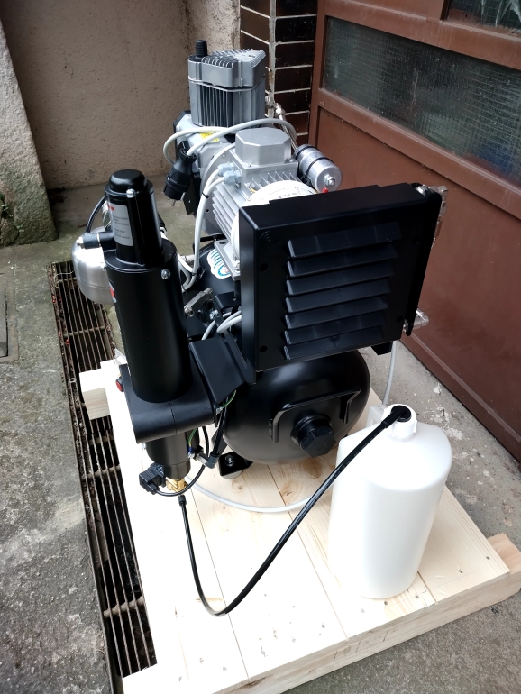 Bezolejový kompresor se sušičkou Cattani AC100