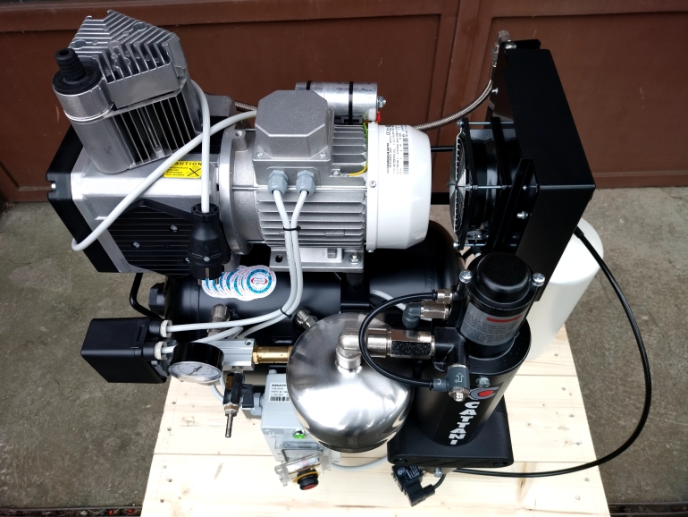 Bezolejový kompresor se sušičkou Cattani AC100