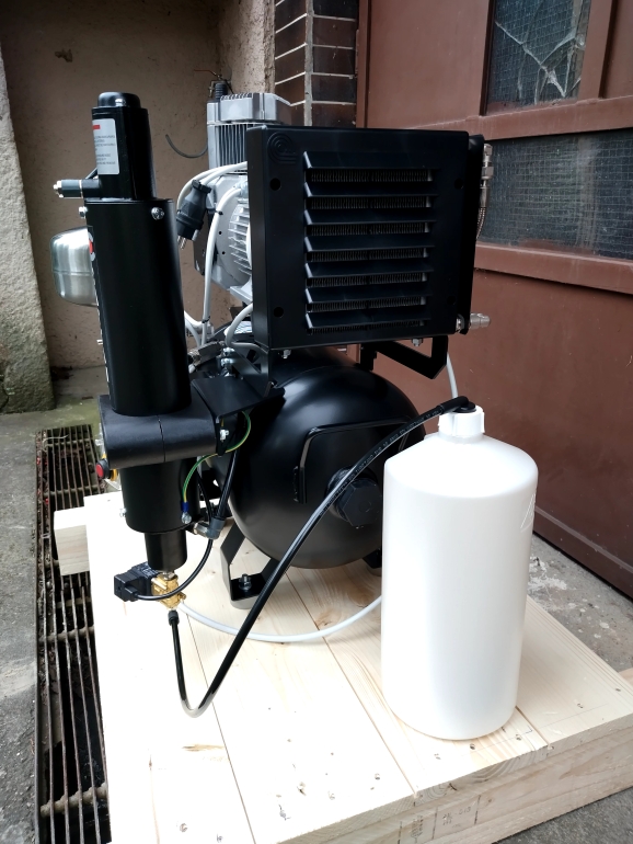 Bezolejový kompresor se sušičkou Cattani AC100