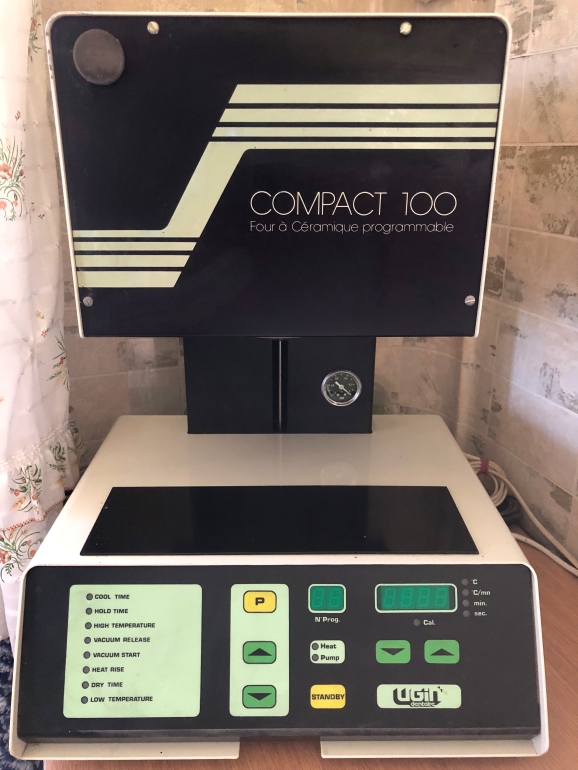 Prodám pec na porcelán včetně vakuové pumpy