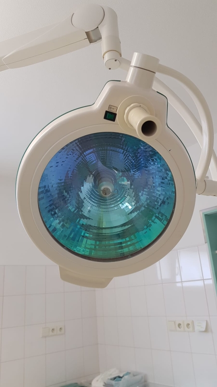 Halogenové světlo pro stomatochirurgii