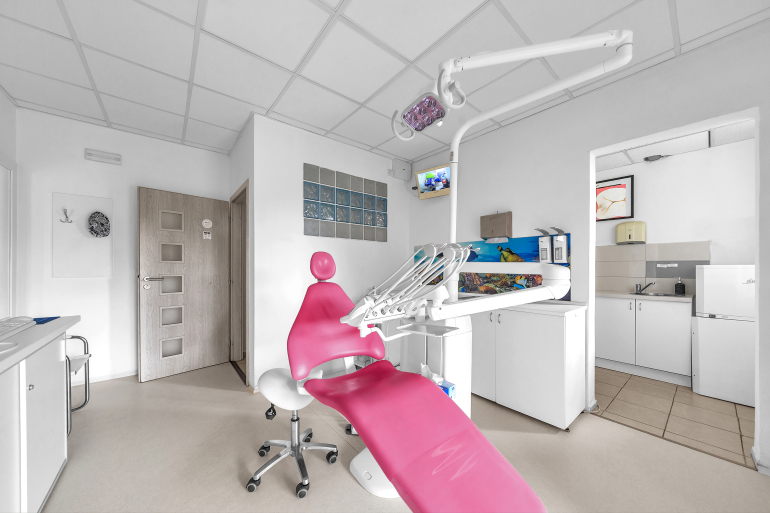 Fungující ordinace se zavedenou klientelou + 2 byty