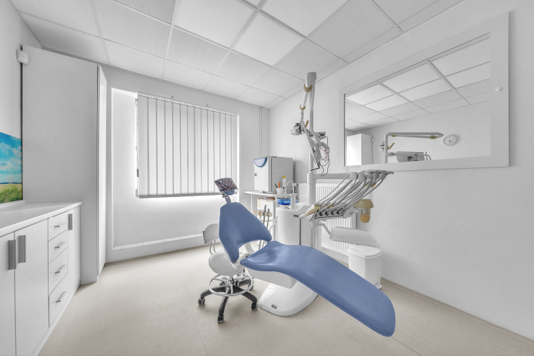 Fungující ordinace se zavedenou klientelou + 2 byty