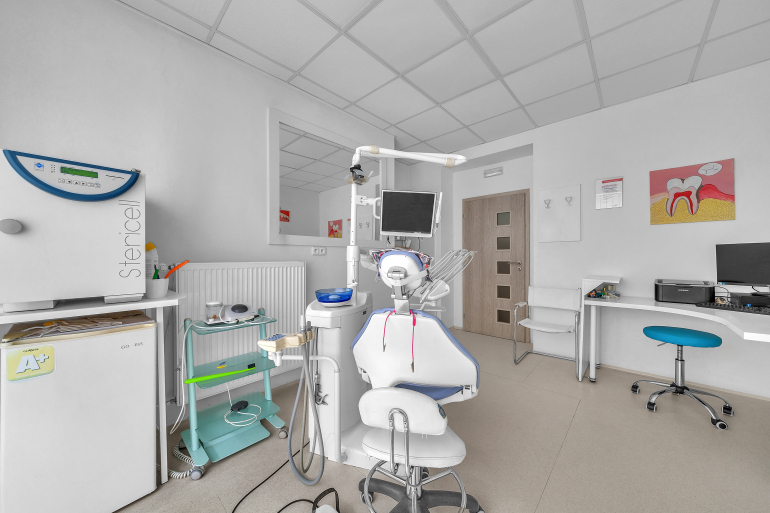 Fungující ordinace se zavedenou klientelou + 2 byty