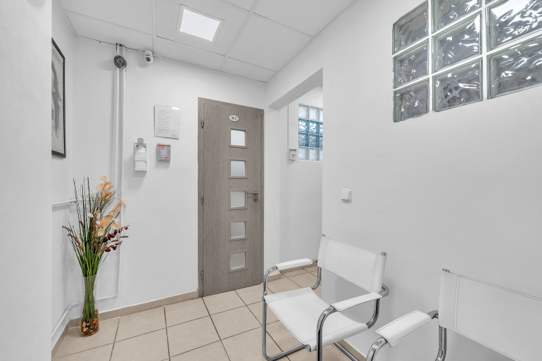 Fungující ordinace se zavedenou klientelou + 2 byty