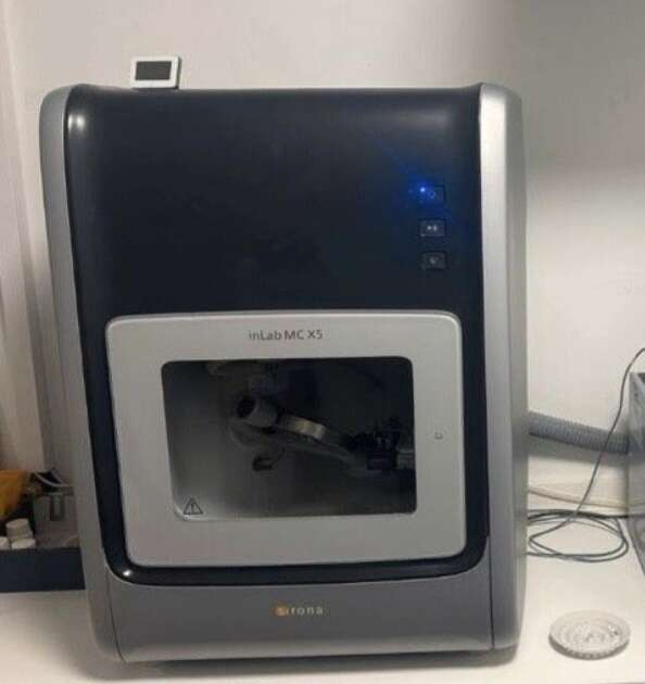 Frezka sirona mcx5 na náhradní díly ne fungují.