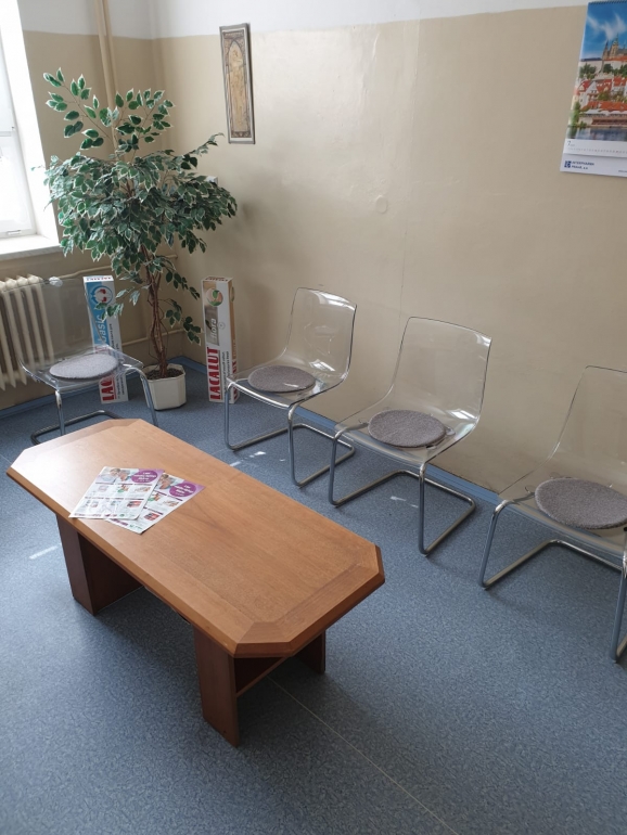 Prodám nábytek do čekárny ordinace Prodám nábytek do čekárny ordinace