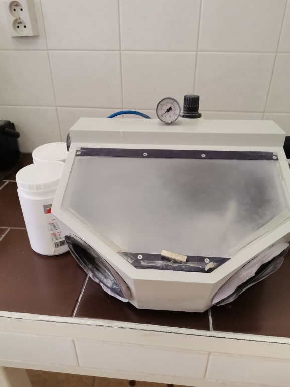 Laboratorní pískovač Laboratorní pískovač