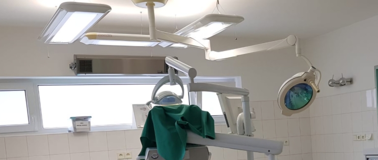 Halogenové světlo pro stomatochirurgii