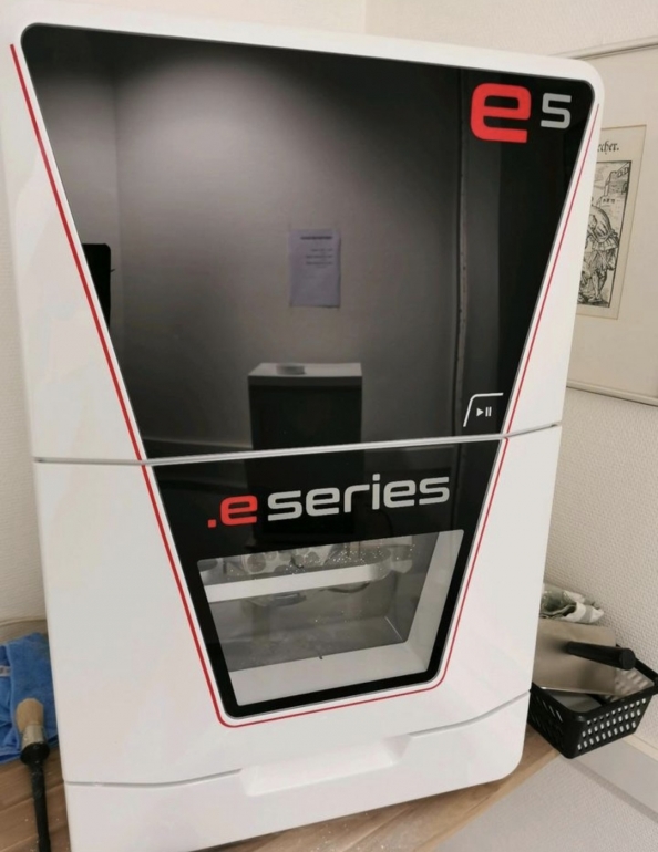 laboratorní frézovací jednotka VHF E5 