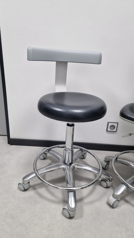 Zubařská židle a laboratorní židle