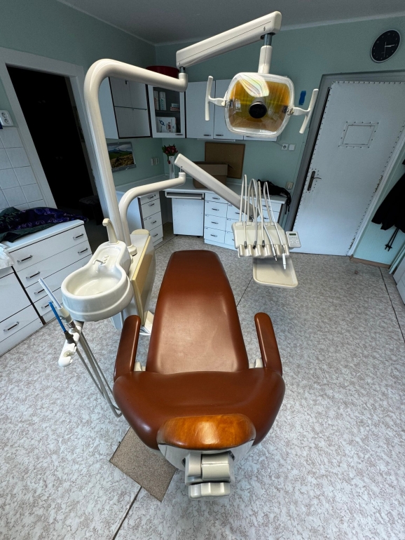 Zubařské křeslo Adec z&nbsp;USA