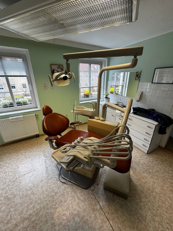 Zubařské křeslo Adec z&nbsp;USA