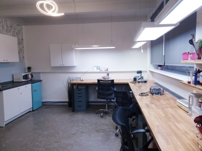 Prodej 1/2 zubní laboratoře v OV + vybavení (Praha)