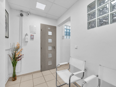 Fungující ordinace se zavedenou klientelou + 2 byty