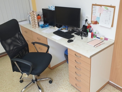 Prodáme ordinační nábytek