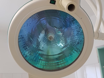 Halogenové světlo pro stomatochirurgii