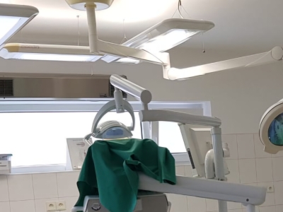 Halogenové světlo pro stomatochirurgii