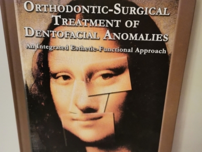 Prodám knihu Orthodontic-Surgical Treatment -Ronchi 