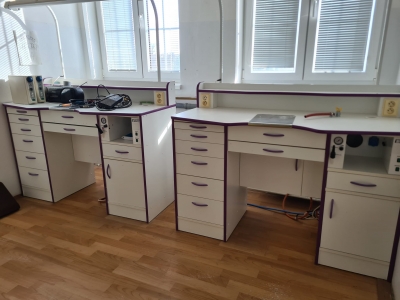 laboratorní stůl