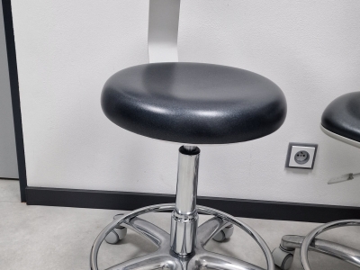 Zubařská židle a laboratorní židle